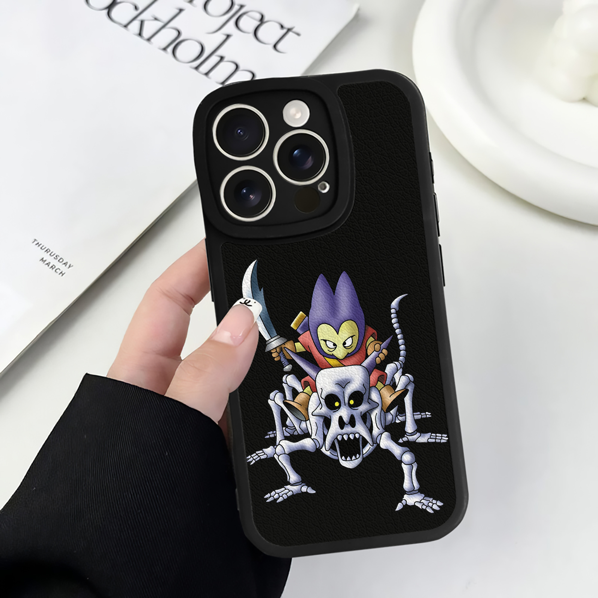 （画像用） ドラゴンクエスト Doragon Kuesuto Dragon Quest 【iPhone 16シリーズ対応】シリコンスマホケース（レザー調） 材質：シリコン